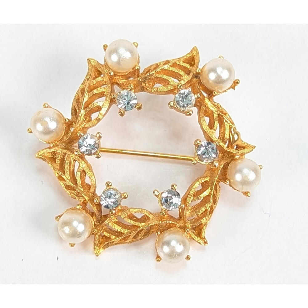 VTG MAMSELLE Circle Wreath Brooch Pin Round Rhinestone Faux Pearl Gold Tone 2"